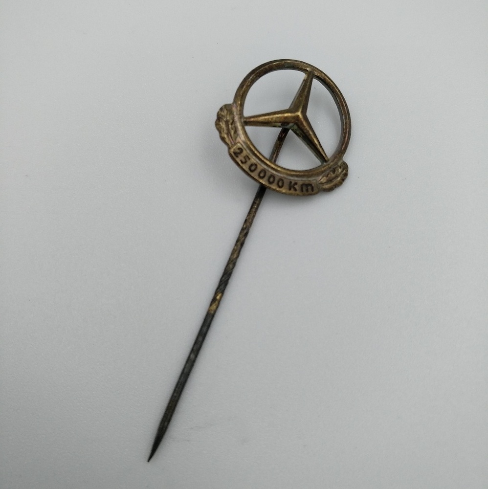 Mercedes Benz 250000km pin silver